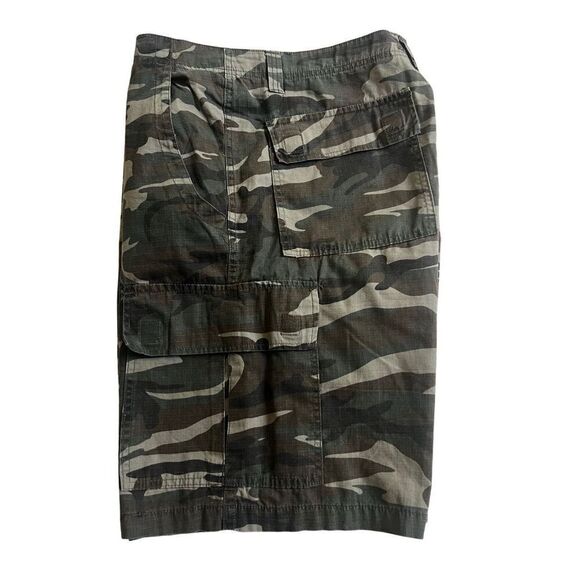 Y2K Bugle Boy Est 1977 Cargo  Camo Shorts size  34 - Picture 2 of 6